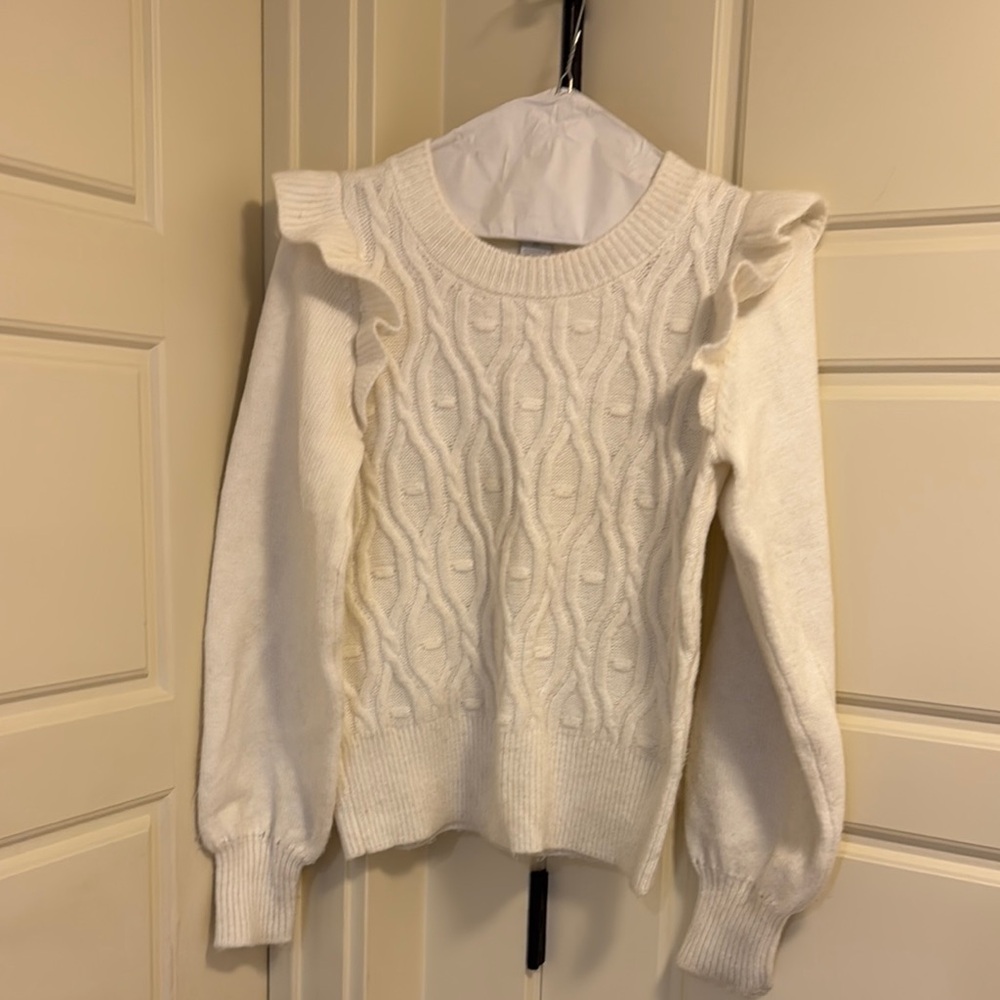 Design History White‎ Crew Neck Sweater with Ruffled Shoulders